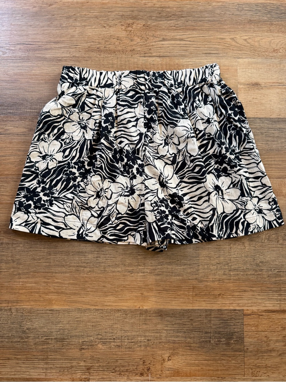 High-Waist Black & Cream Floral Pull-On Shorts